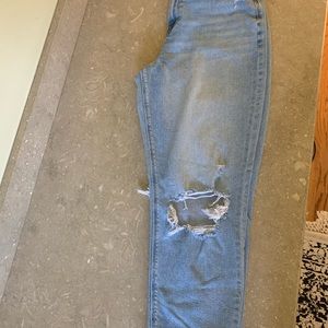 Women’s AE High Rise Curvy Distressed Mom Jeans